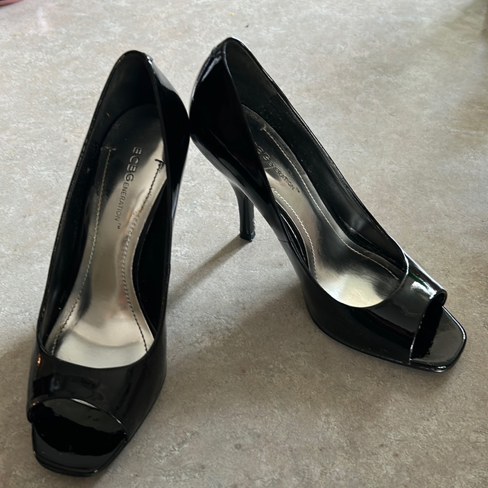 BCBGeneration Ariel black/tumbled pearl pat size 7M